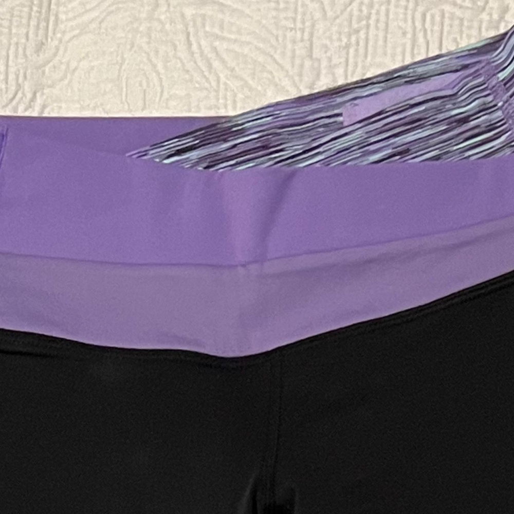 Lululemon yoga/fitness pants, never worn, size 2